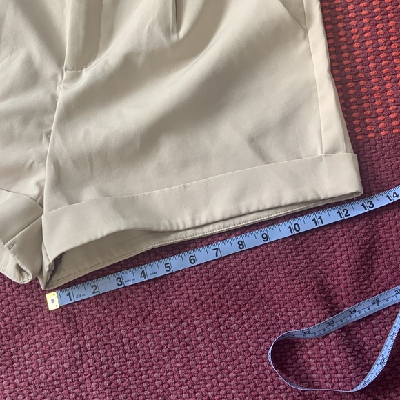 STREETWEAR SOCIETY SIZE L Beige High-waisted Pleated Shorts - Picture 4 of 9